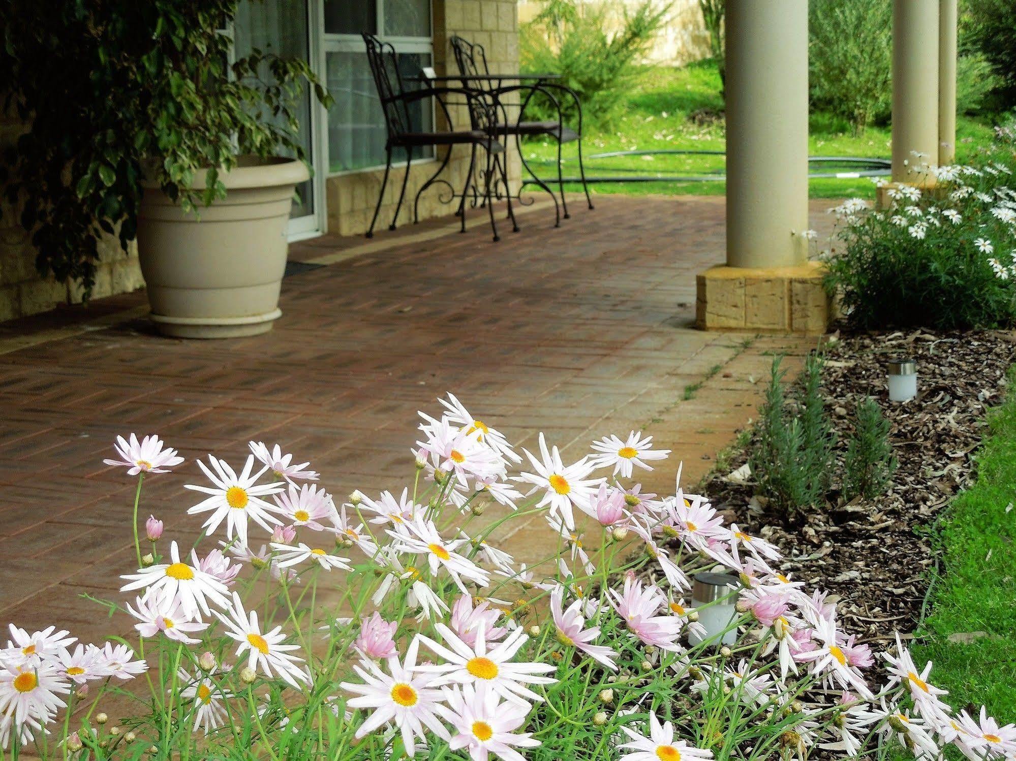 Inn The Tuarts Guest Lodge Busselton Accommodation - Adults Only Exterior foto